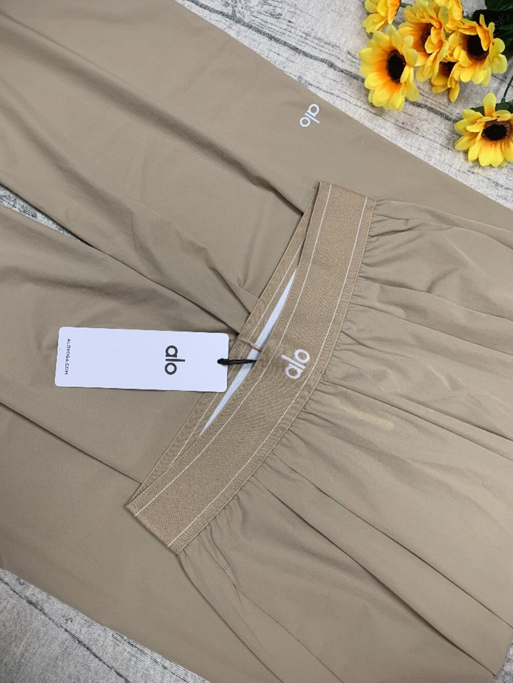 New ALO Yoga Women's Gravel Suit Up Pants👜Relaxed Fit 30" Inseam - Picture 7 of 10
